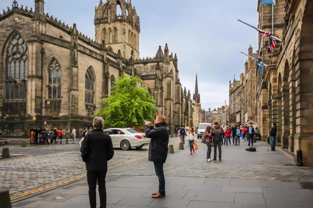 Silver Lining-Royal Mile Apartments Edinburg